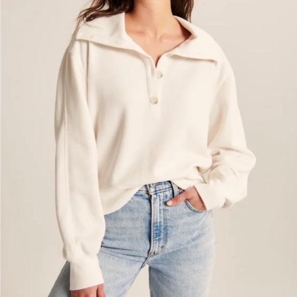 Abercrombie & Fitch Sweaters - Abercrombie & Fitch Cream Sweater